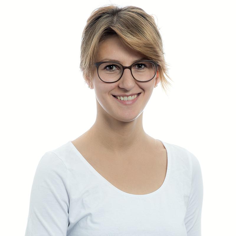 Dr. med. dent. Sandra Luso Dr. med. dent. Sandra Luso